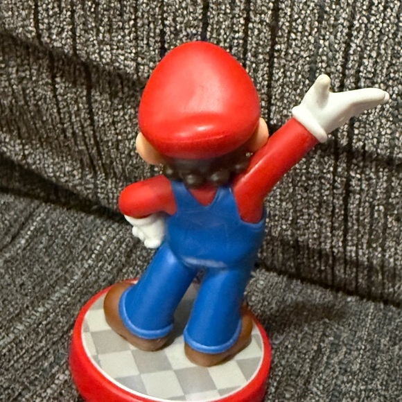 Nintendo Mario Amiibo figurine Red Collectible - Picture 2 of 5